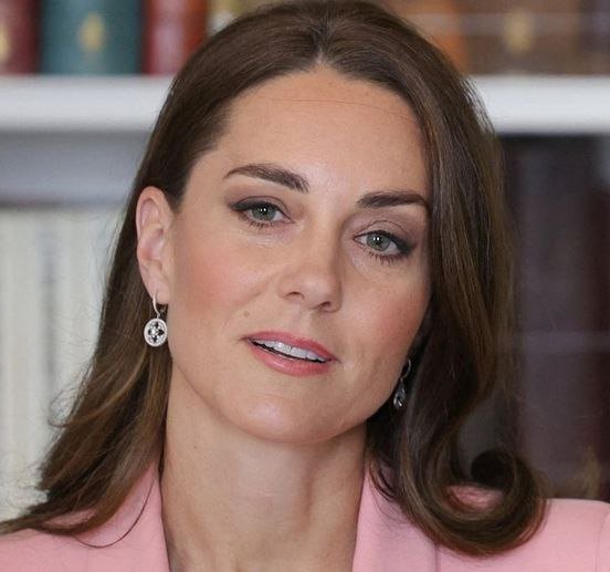 “Farvel, Kate”: Den kongelige familie er knust, Kate Middleton har netop afsluttet sin kamp mod … tabt. Se den første kommentar