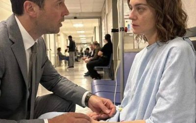 To måneder efter skilsmissen blev jeg rystet over at se min ekskone vandre målløst på hospitalet. Da jeg lærte sandheden, kollapsede jeg helt.