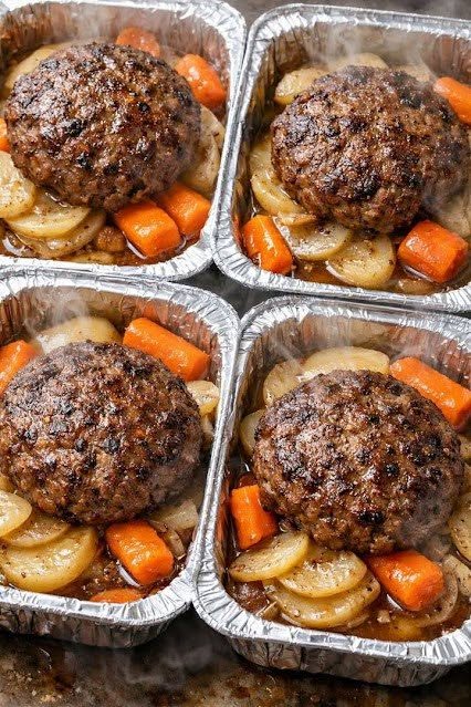 “Min far lærte mig at lave disse enkle foliepakkede måltider, da tiderne var hårde – kun 4 ingredienser, men de bliver utroligt møre og mættende hver gang. Hele opskriften nedenfor 👇👇👇”