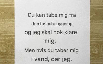 Hvad overlever et kæmpe fald, men dies i vand