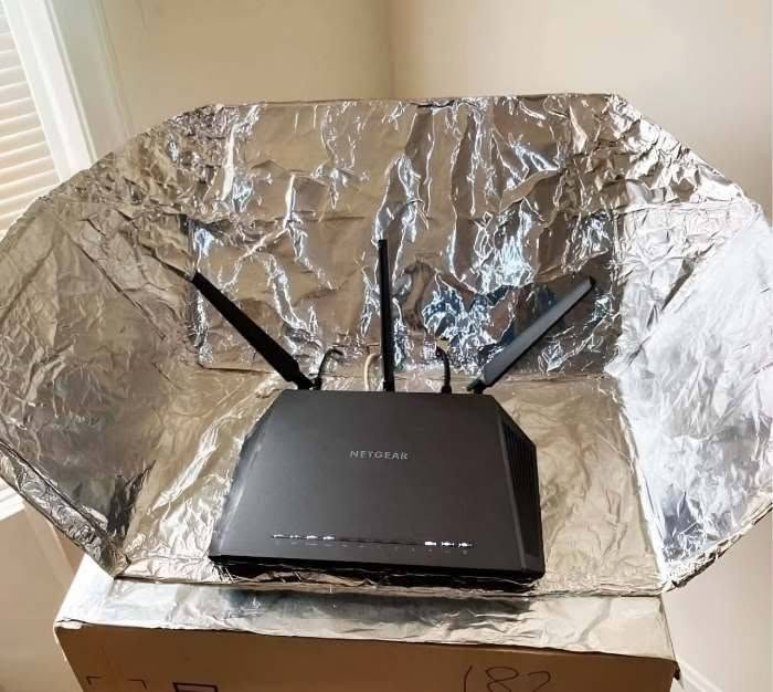 Læg aluminiumsfolie bag din Wi-Fi-router og tak mig senere