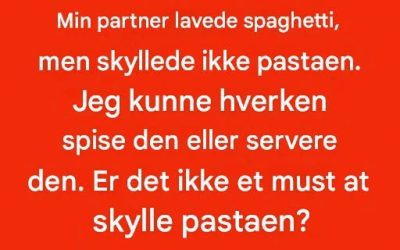 Min partner kogte spaghetti, men sprang over at skylle nudlerne. Jeg kunne ikke få mig selv til at spise det eller tilbyde det til nogen andre. Er det ikke noget, man burde gøre at skylle pasta?