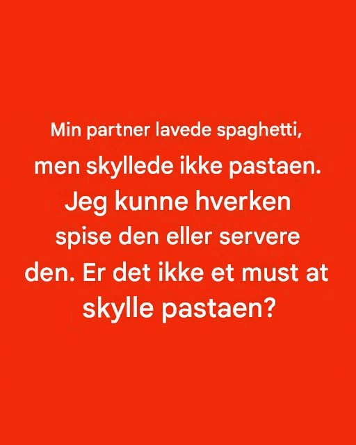 Min partner kogte spaghetti, men sprang over at skylle nudlerne. Jeg kunne ikke få mig selv til at spise det eller tilbyde det til nogen andre. Er det ikke noget, man burde gøre at skylle pasta?