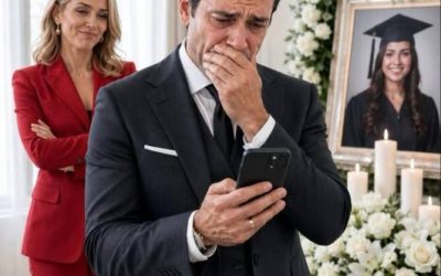 Under begravelsesmessen for sin afdøde datter modtog han en besked: “Far, jeg bliver færdig i morgen”… Og hans kone forsøgte at snuppe hans mobiltelefon.